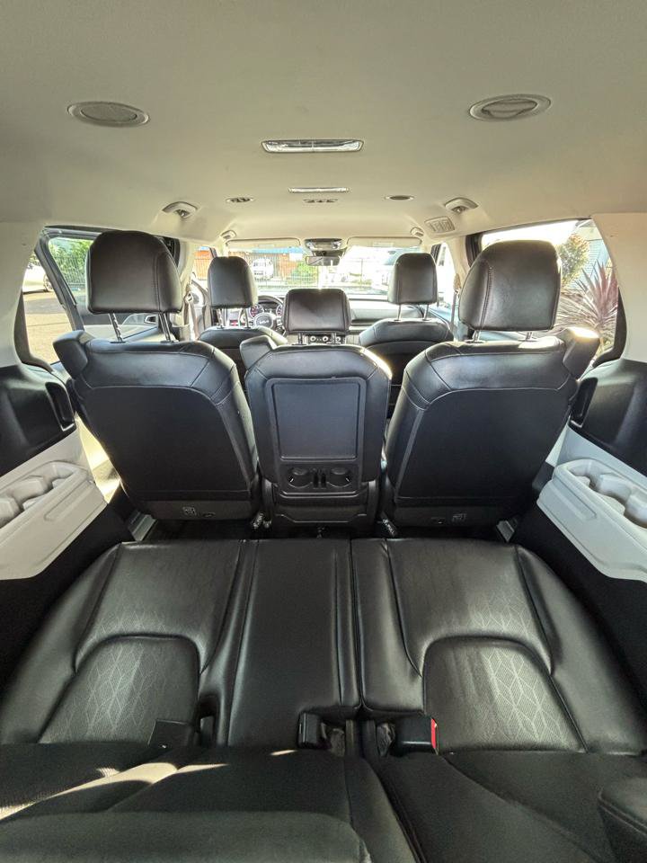 Used 2023 Kia Carnival LX FWD image 26