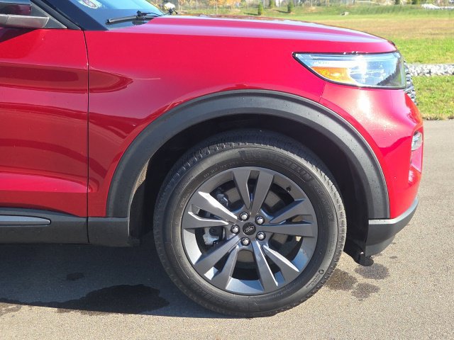 Used 2023 Ford Explorer XLT w/ Equipment Group 202A AWD/4WD image 4