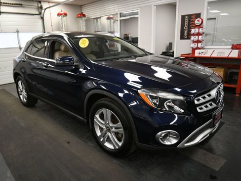 Used 2018 Mercedes-Benz GLA 250 4MATIC image 2