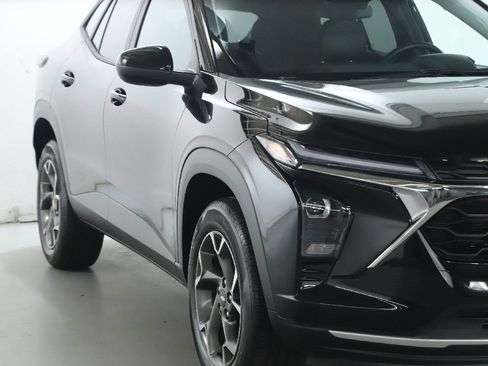Used 2025 Chevrolet Trax LT w/ Driver Confidence Package FWD image 8