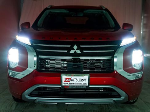 New 2025 Mitsubishi Outlander SE image 32