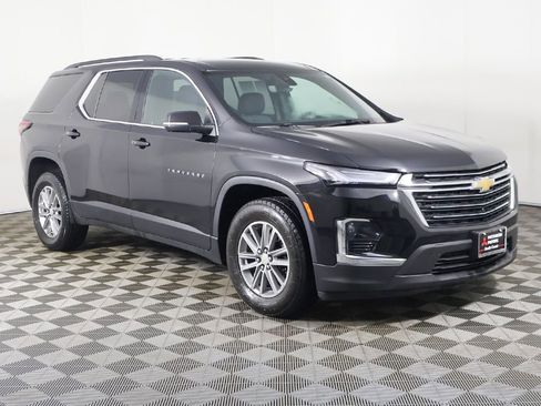 Used 2023 Chevrolet Traverse LT w/ Rear Camera Mirror Package AWD/4WD image 2