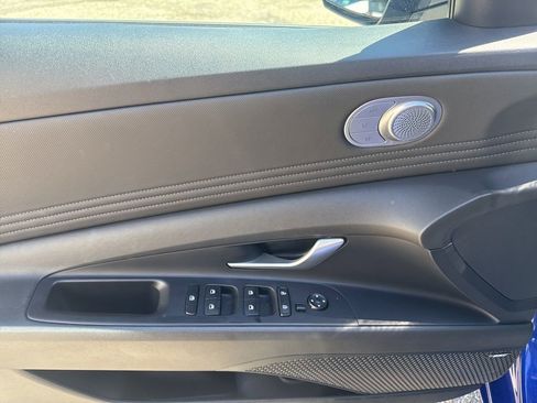 Certified 2023 Hyundai Elantra Limited FWD image 12