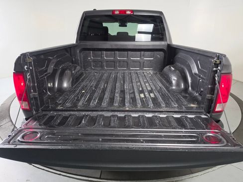 Used 2022 RAM 1500 Classic SLT AWD/4WD image 18