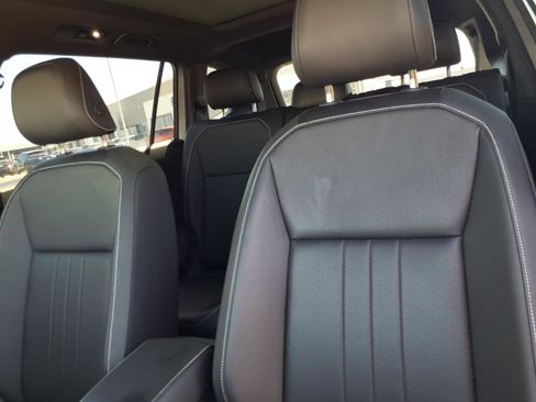 Certified 2024 Volkswagen Tiguan SE R-Line image 21