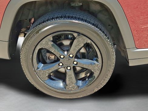 Certified 2023 Jeep Grand Cherokee Altitude AWD/4WD image 27