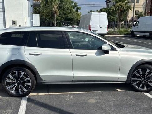 Used 2020 Volvo V60 T5 Cross Country AWD/4WD image 3