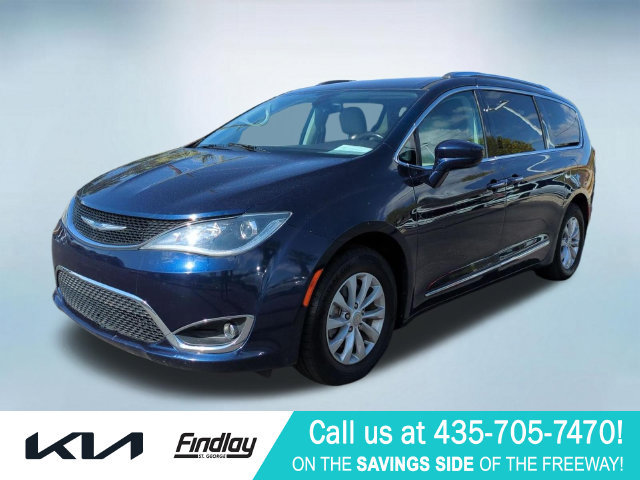 Used 2017 Chrysler Pacifica Touring-L Plus FWD image 2