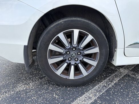 Used 2020 Toyota Sienna XLE w/ XLE Navigation Package AWD/4WD image 33