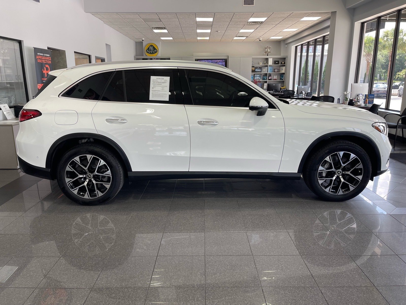 Used 2025 Mercedes-Benz GLC 350e 4MATIC image 6