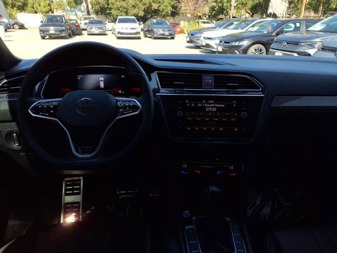 Certified 2022 Volkswagen Tiguan SE R-Line image 20