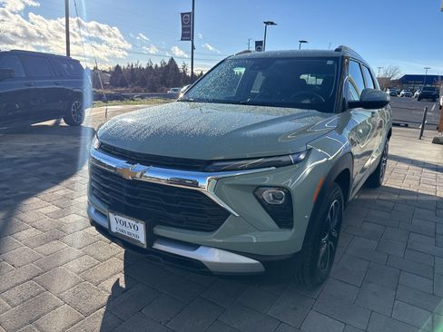 Used 2025 Chevrolet TrailBlazer LT image 3