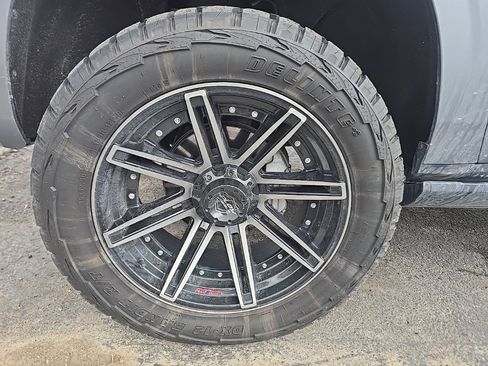 Used 2022 GMC Yukon XL AT4 image 10