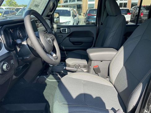 New 2025 Jeep Gladiator Sport image 24