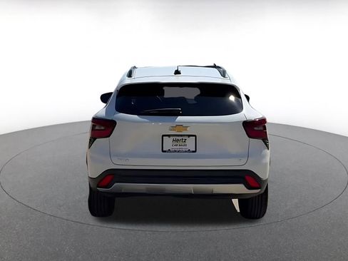 Used 2025 Chevrolet Trax LT image 12