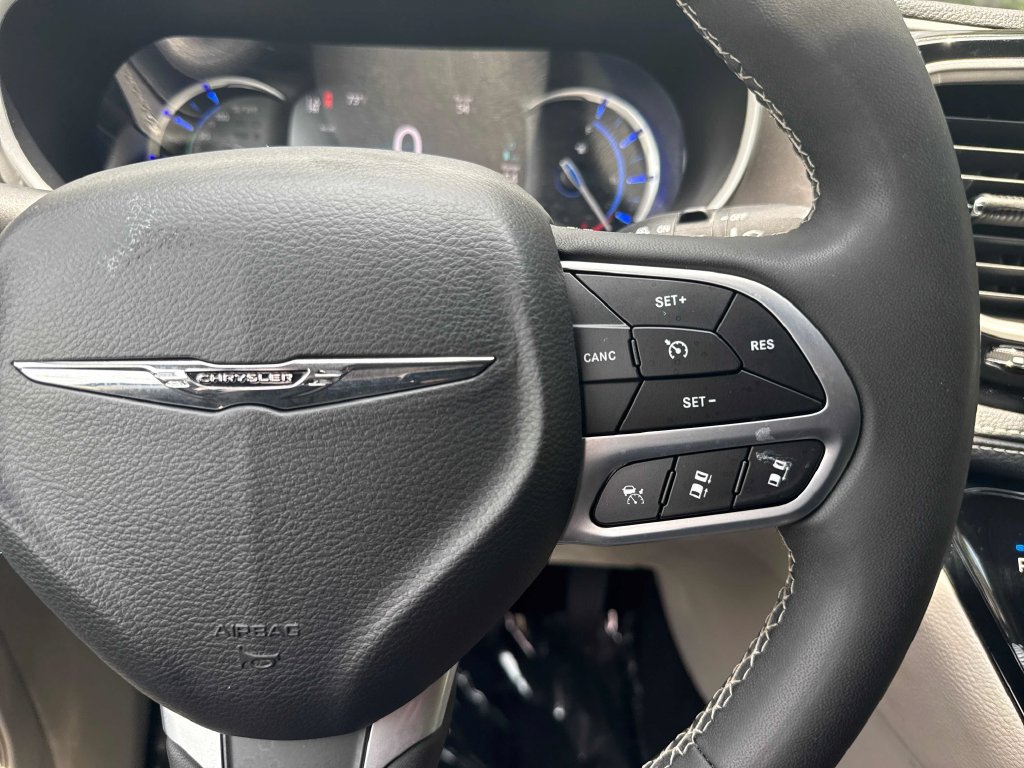 Used 2023 Chrysler Pacifica Touring-L FWD image 20