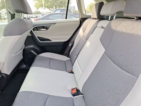 Used 2022 Toyota RAV4 XLE image 32