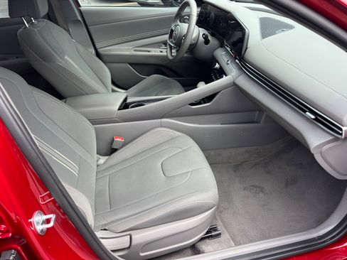 Certified 2023 Hyundai Elantra SEL w/ Convenience Package FWD image 13