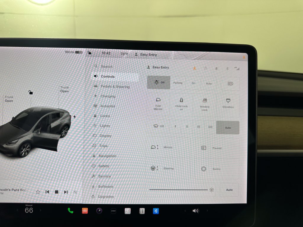 Used 2022 Tesla Model Y Long Range AWD/4WD image 27