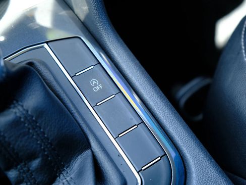 Used 2018 Volkswagen Tiguan SE FWD image 35