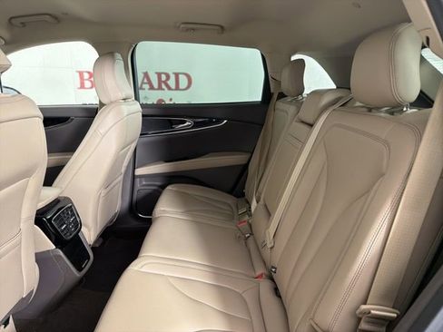 Used 2022 Lincoln Nautilus FWD image 13