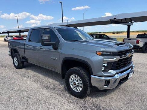Used 2025 Chevrolet Silverado 2500 LT w/ Texas Edition AWD/4WD image 3