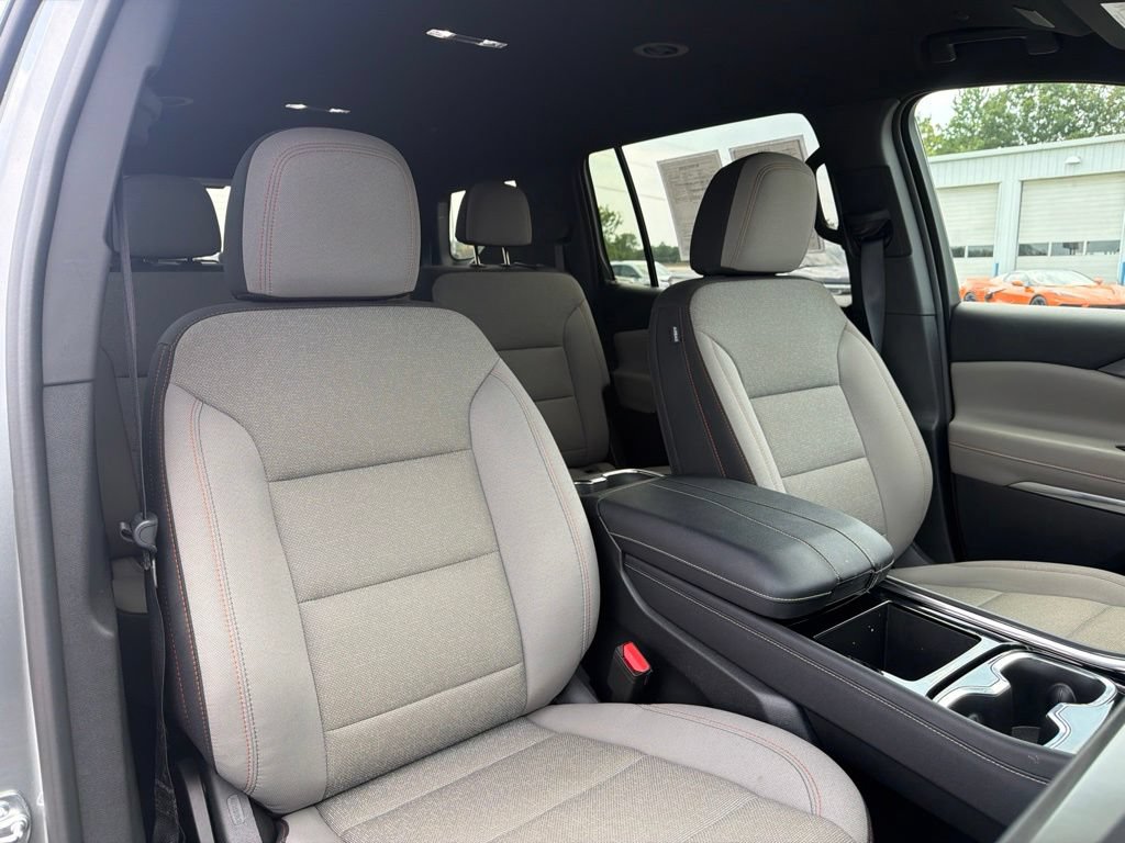 Used 2026 Chevrolet Traverse LT w/ Driver Confidence Package FWD image 11