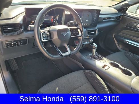 Used 2025 Ford Mustang Coupe image 7
