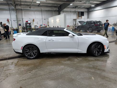 Used 2018 Chevrolet Camaro ZL1 RWD image 2