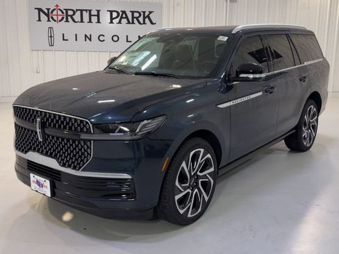 New 2026 Lincoln Navigator Reserve AWD/4WD image 5