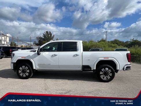 Used 2025 GMC Sierra 3500 Denali w/ Denali Reserve Package AWD/4WD image 4