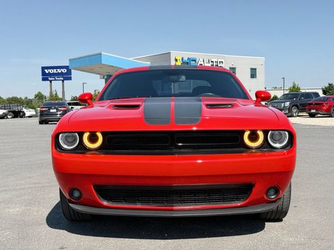Used 2020 Dodge Challenger SXT w/ Blacktop Package RWD image 4