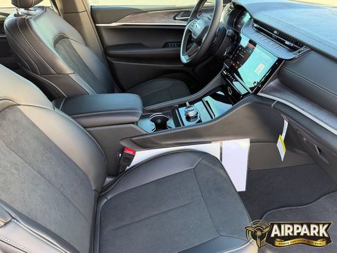 New 2026 Jeep Grand Cherokee Altitude AWD/4WD image 12