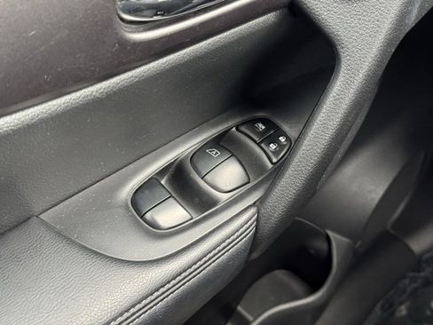 Used 2015 Nissan Rogue S image 28