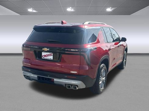 Used 2026 Chevrolet Traverse LT w/ Driver Confidence Package FWD image 3