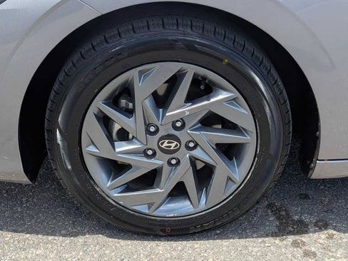 Used 2024 Hyundai Elantra SEL FWD image 11
