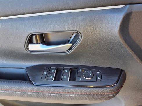 Certified 2025 Nissan Kicks SR image 17