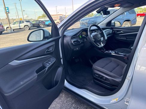 Used 2023 Chevrolet Bolt EUV LT w/ Comfort Package FWD image 13