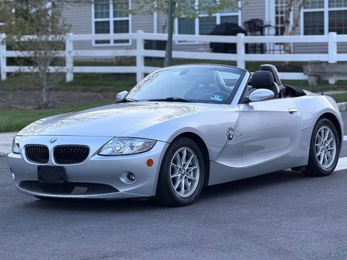Used 2005 BMW Z4 2.5i RWD image 1