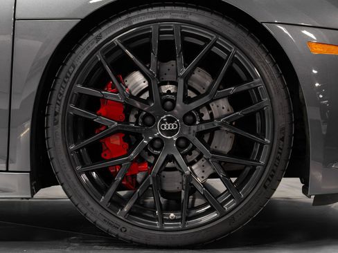 Used 2018 Audi R8 V10 w/ Premium Package image 20