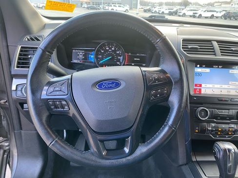 Used 2018 Ford Explorer XLT w/ Equipment Group 202A FWD image 18