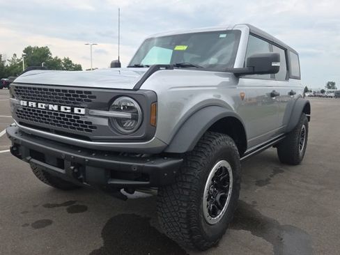 Certified 2022 Ford Bronco Badlands AWD/4WD image 2