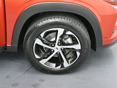 Used 2024 Chevrolet Trax RS w/ Driver Confidence Package FWD image 32