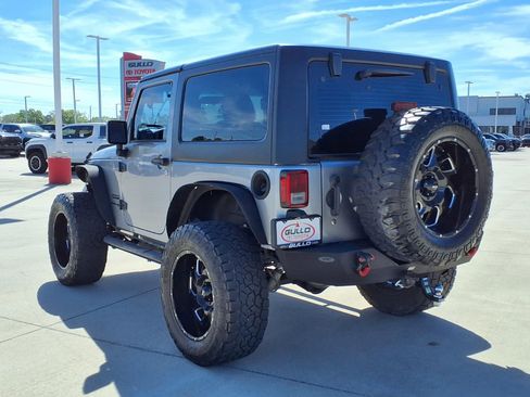 Used 2018 Jeep Wrangler Sport image 2