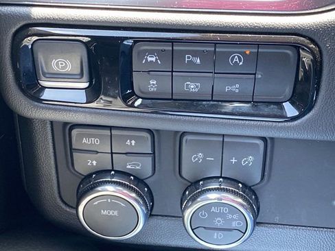 Used 2025 GMC Yukon Denali w/ Sun & Power Step Package AWD/4WD image 21