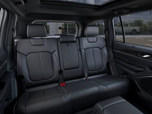 New 2025 Jeep Grand Cherokee Limited w/ Luxury Tech Group II AWD/4WD image 15