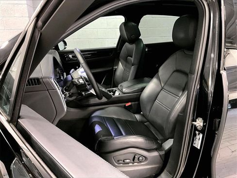 Certified 2023 Porsche Cayenne image 5