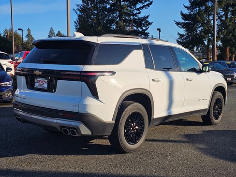 Used 2024 Chevrolet Traverse LT image 7