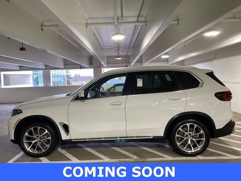 Used 2025 BMW X5 xDrive40i w/ Climate Comfort Package image 2
