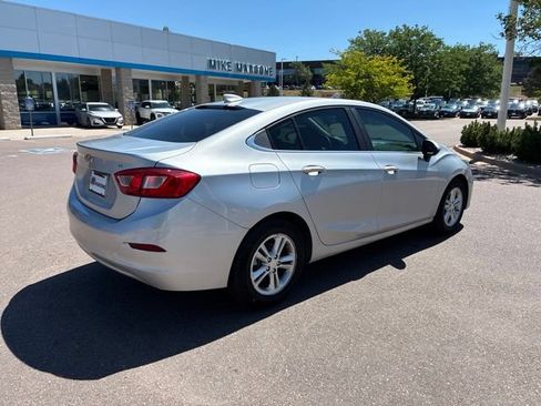 Used 2018 Chevrolet Cruze LT w/ Convenience Package FWD image 6